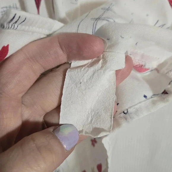 💥BOGO💥 Vintage White and Red Button Down Shirt - Picture 8 of 9